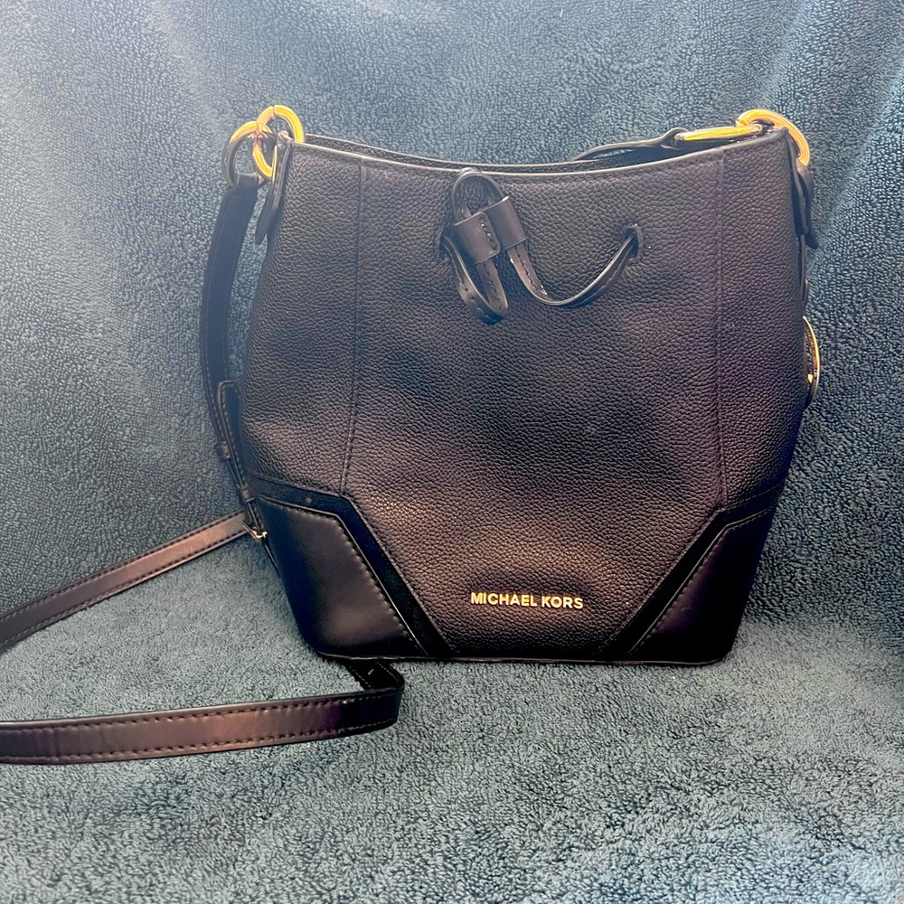 COPY - Michael Kors crossbody bucket bag